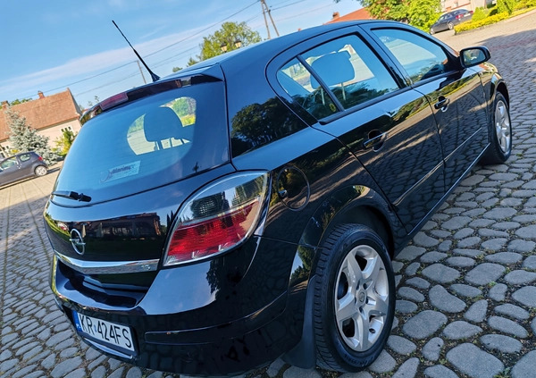 Opel Astra cena 14200 przebieg: 215000, rok produkcji 2007 z Radłów małe 92